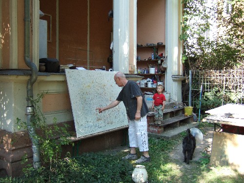 bei der Arbeit in Berlin 2006

im Garten-Atelier

...unter Mithilfe von Enkelkind: Scott (Totti)