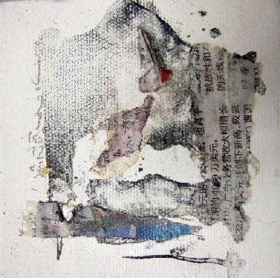 CHINA Bild Miniatur 1

10x10cm

Zeitung und Reispapier aus Shanghai,Leim,Pigmente,Buntstift,
Holzkohle,Acryl auf Leinwand 